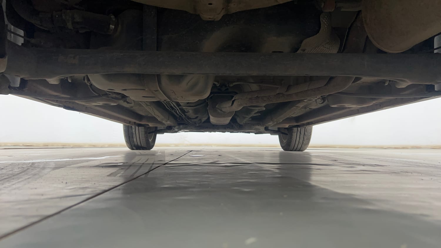 Used 2020 Mahindra XUV 300 W8 1.2 Petrol Petrol Manual extra REAR UNDERBODY VIEW (TAKEN FROM REAR)