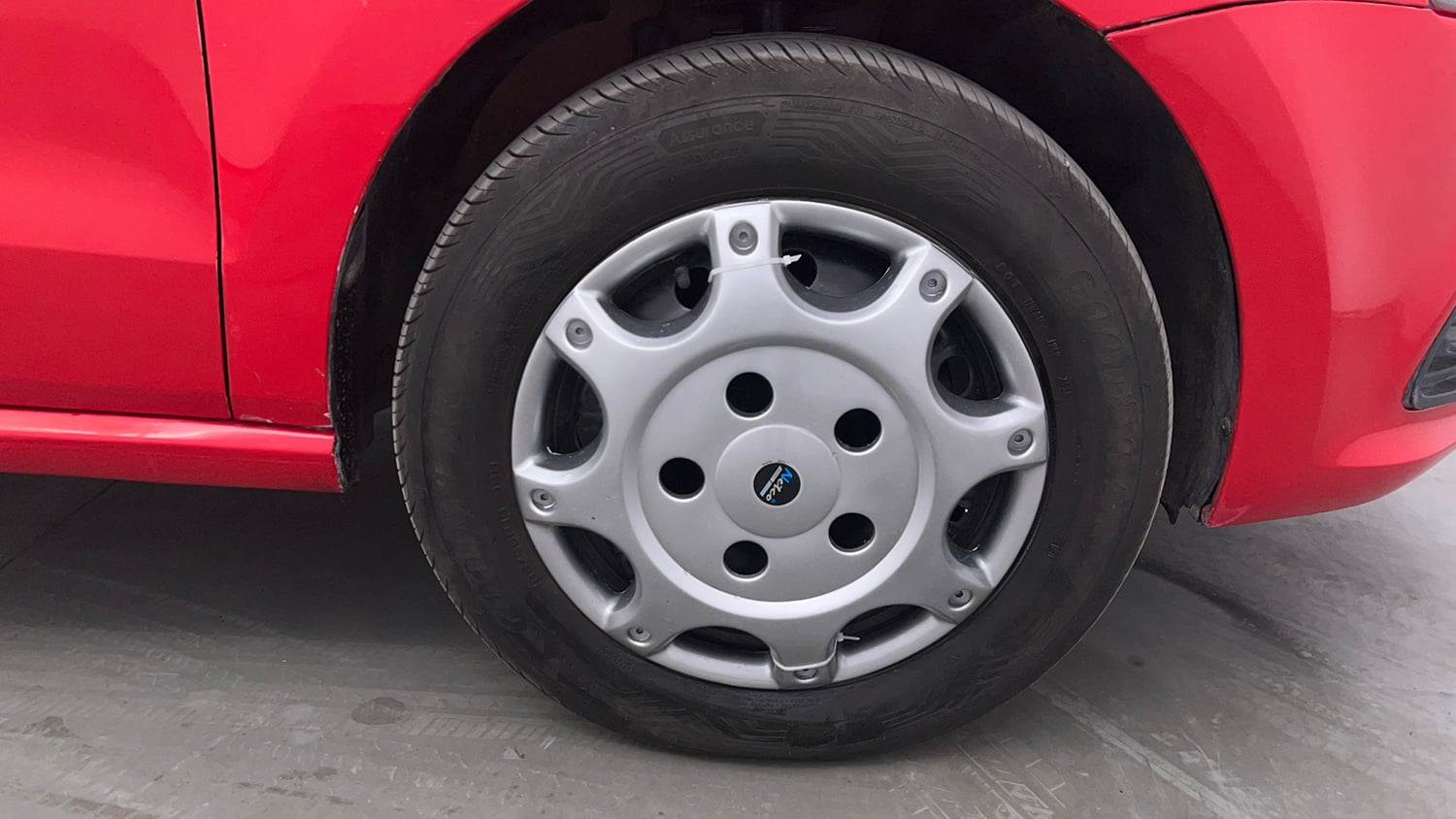 Used 2018 Volkswagen Polo Comfortline 1.5L (D) Diesel Manual tyres RIGHT FRONT TYRE RIM VIEW
