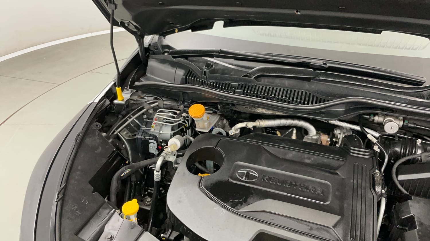 Used 2022 Tata Altroz XZ Plus Diesel Diesel Manual engine ENGINE RIGHT SIDE HINGE & APRON VIEW