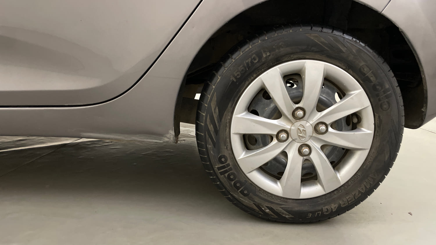 Used 2013 Hyundai Eon Magna Petrol Manual tyres LEFT REAR TYRE RIM VIEW