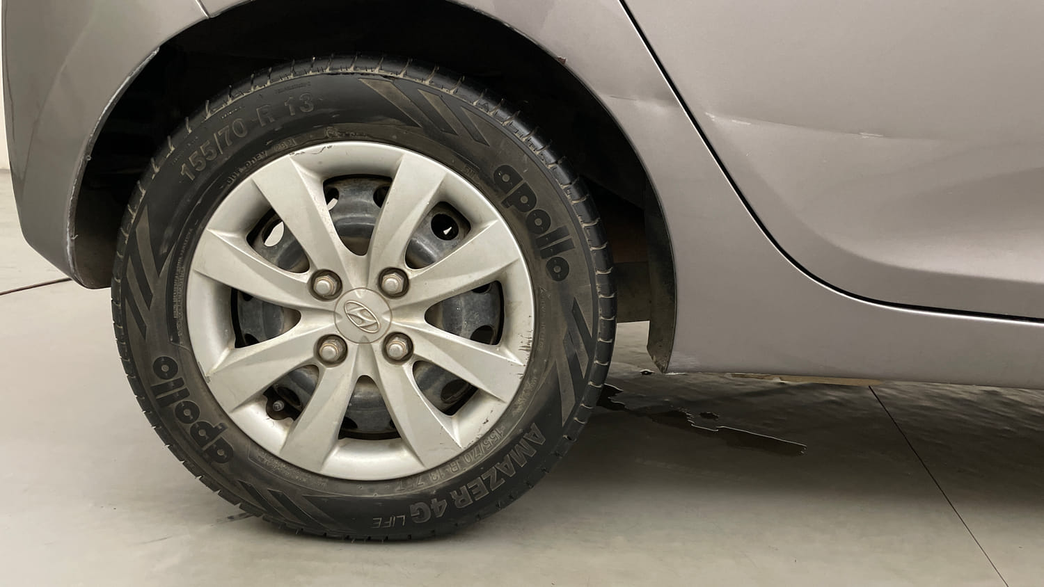 Used 2013 Hyundai Eon Magna Petrol Manual tyres RIGHT REAR TYRE RIM VIEW
