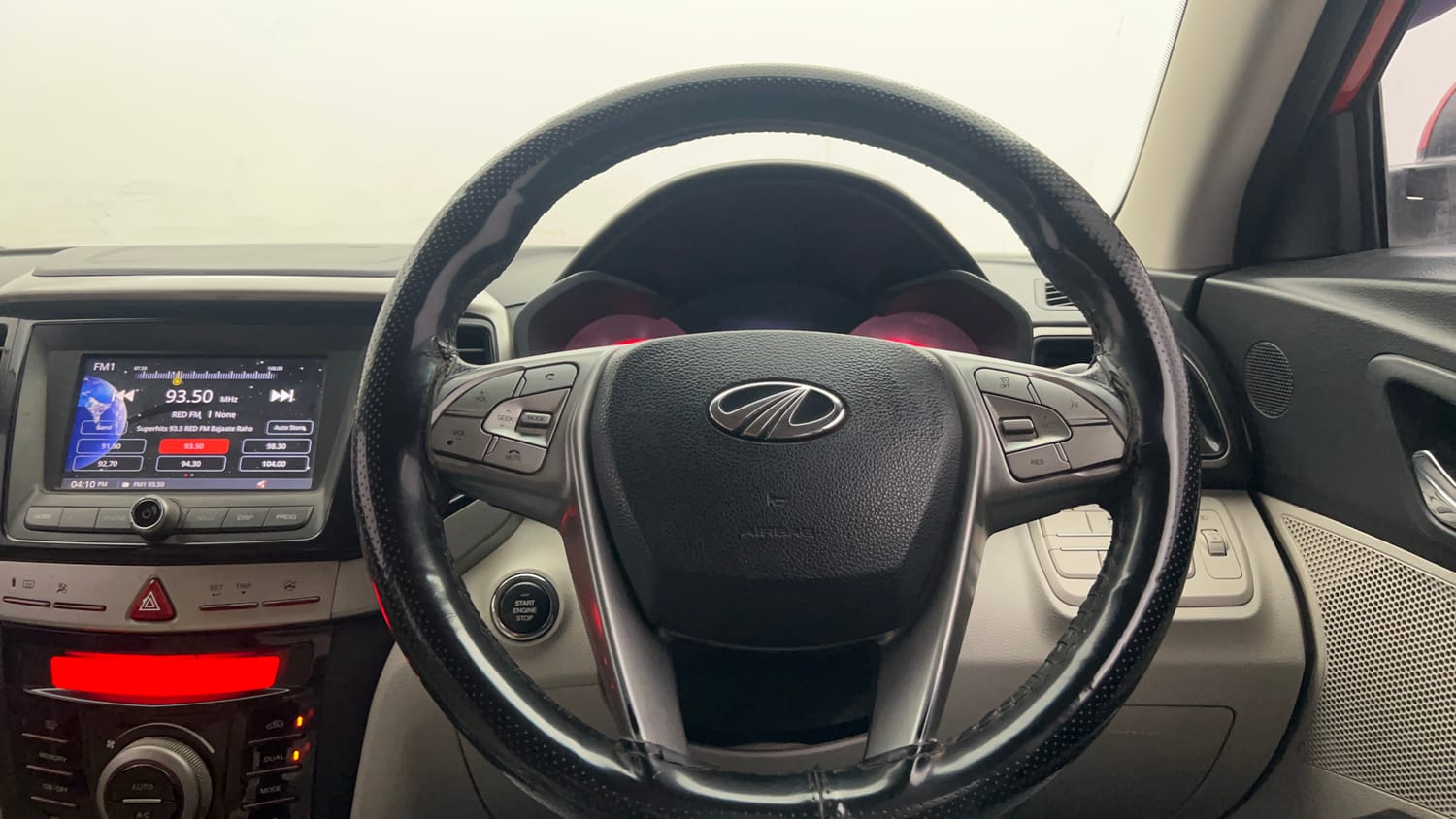 Used 2020 Mahindra XUV 300 W8 1.2 Petrol Petrol Manual interior STEERING VIEW