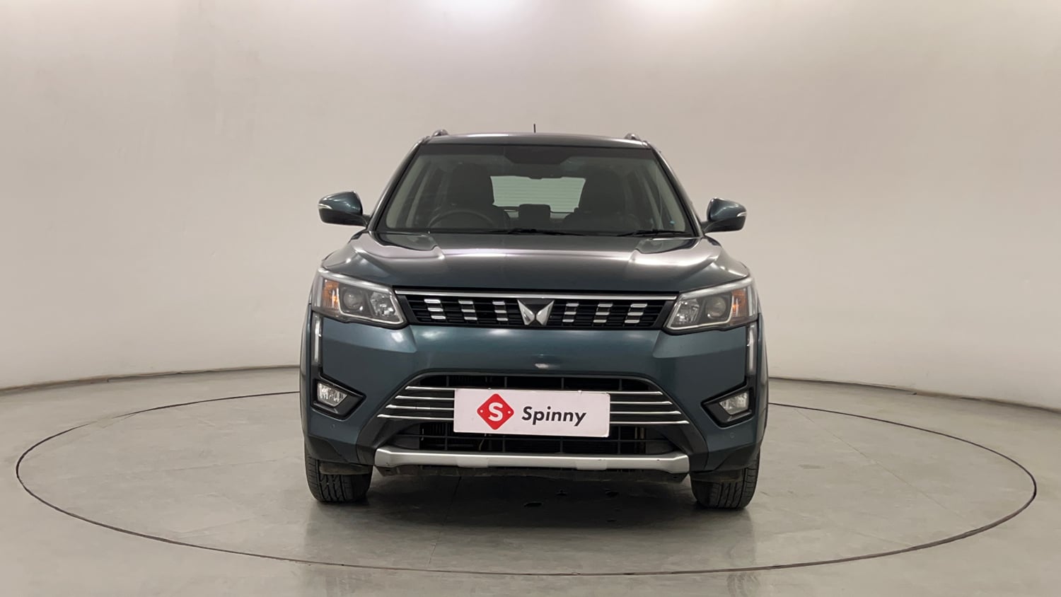 Used 2023 Mahindra XUV 300 W8 (O) 1.2 Petrol AMT Petrol Automatic exterior FRONT VIEW