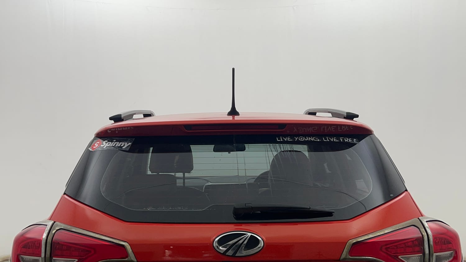 Used 2020 Mahindra XUV 300 W8 1.2 Petrol Petrol Manual exterior BACK WINDSHIELD VIEW