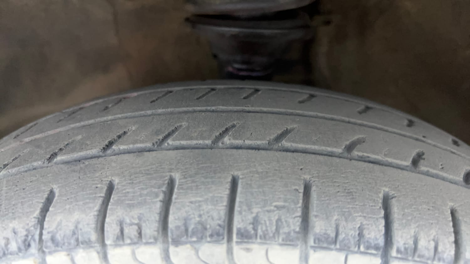 Used 2016 Maruti Suzuki Alto 800 LXi Petrol Manual tyres LEFT FRONT TYRE TREAD VIEW