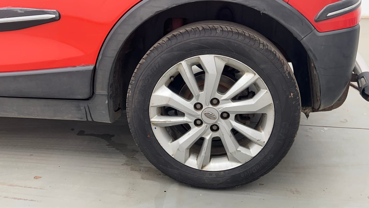 Used 2020 Mahindra XUV 300 W8 1.2 Petrol Petrol Manual tyres LEFT REAR TYRE RIM VIEW
