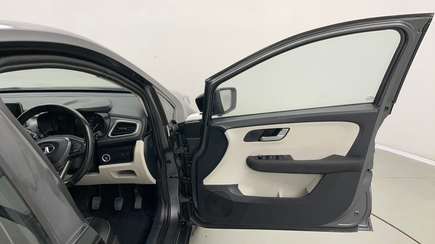 Used 2022 Tata Altroz XZ Plus Diesel Diesel Manual interior RIGHT FRONT DOOR OPEN VIEW