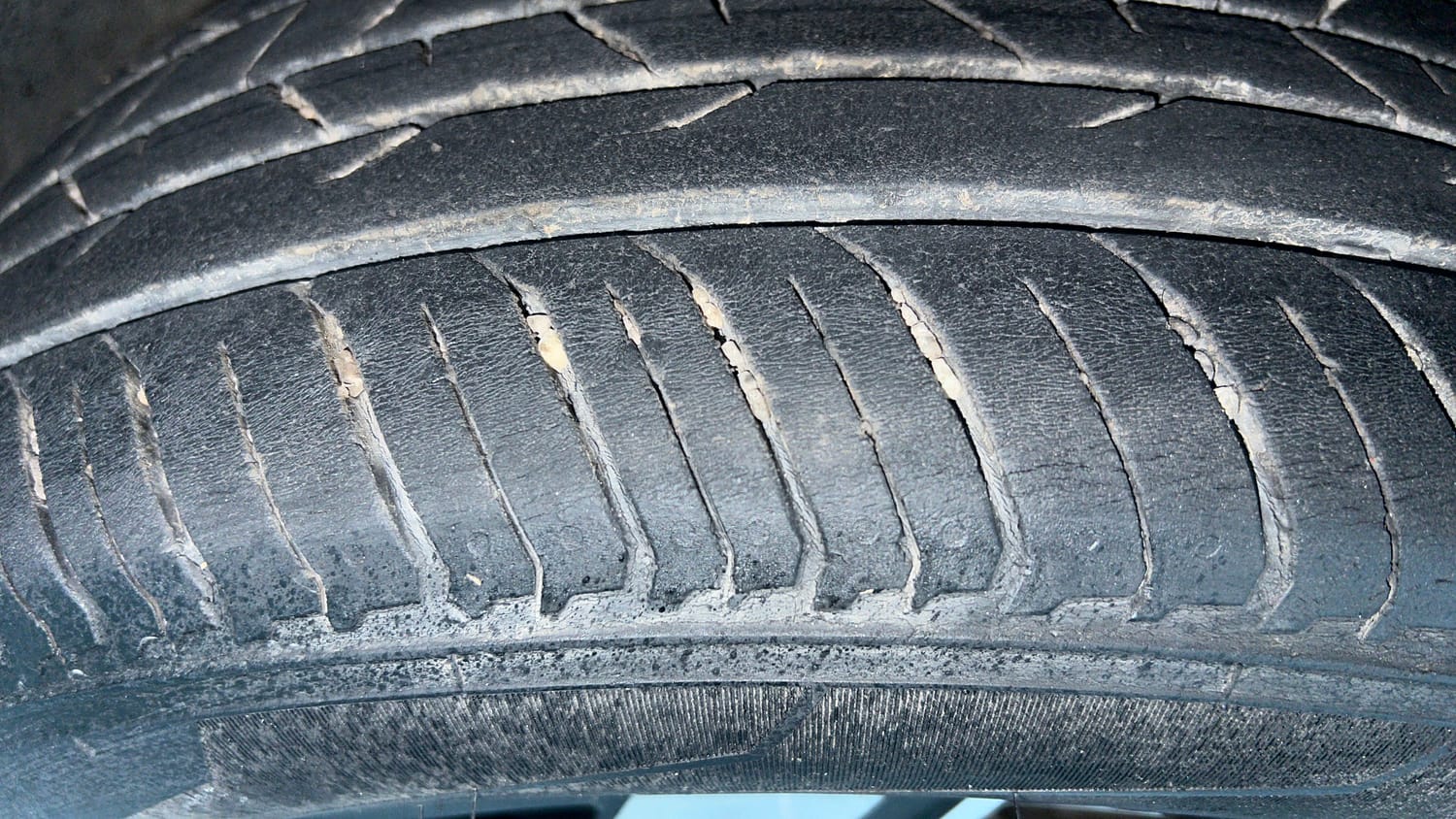 Used 2021 Renault Kiger RXZ 1.0 Turbo MT Petrol Manual tyres RIGHT FRONT TYRE TREAD VIEW