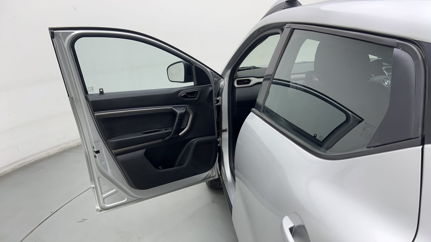 Used 2021 Renault Kiger RXZ 1.0 Turbo MT Petrol Manual interior LEFT FRONT DOOR OPEN VIEW