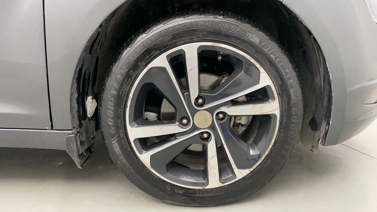 Used 2022 Tata Altroz XZ Plus Diesel Diesel Manual tyres RIGHT FRONT TYRE RIM VIEW