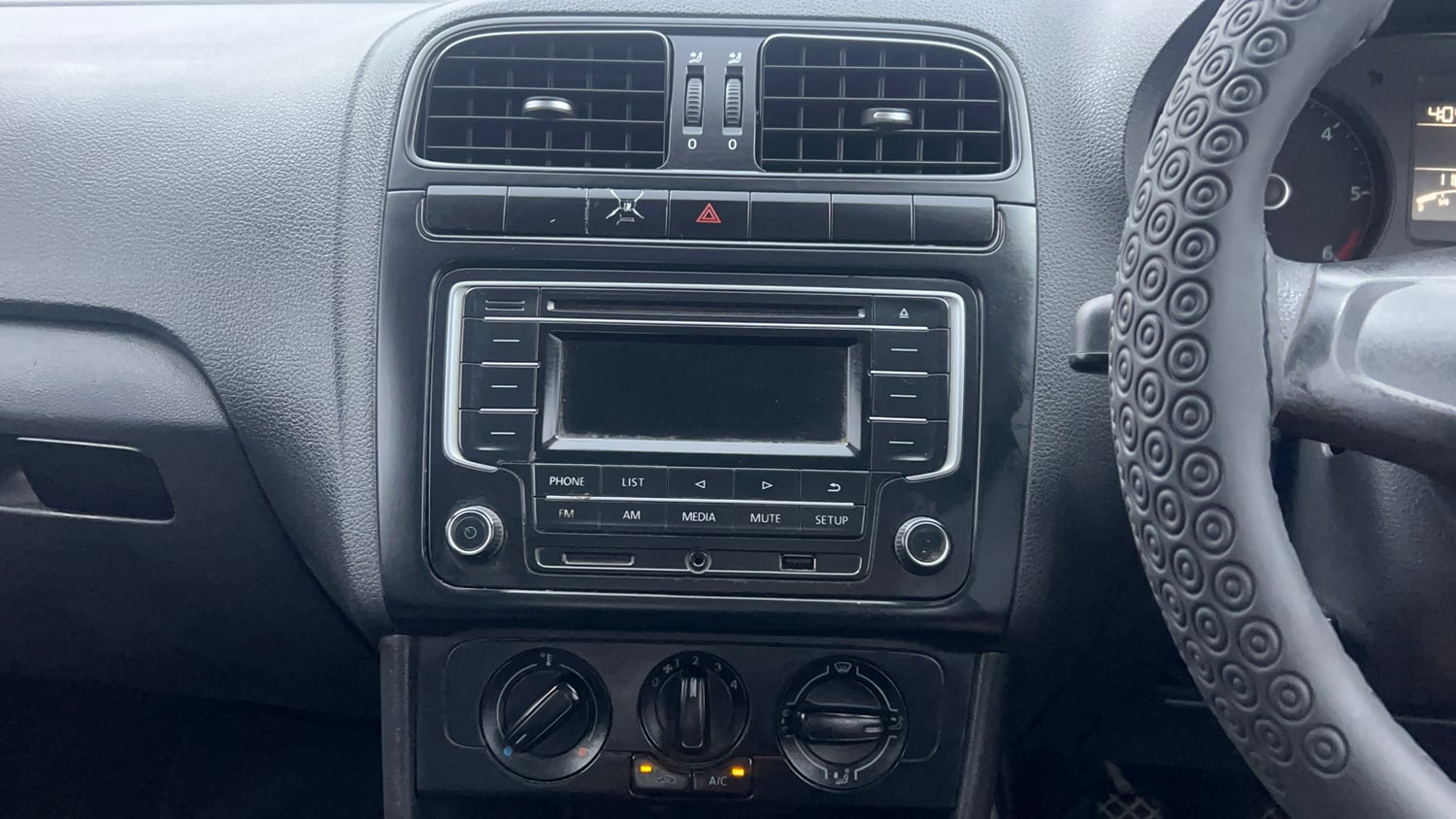 Used 2018 Volkswagen Polo Comfortline 1.5L (D) Diesel Manual interior MUSIC SYSTEM & AC CONTROL VIEW