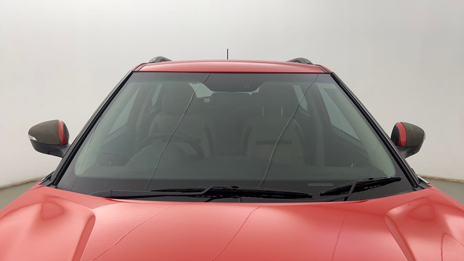 Used 2020 Mahindra XUV 300 W8 1.2 Petrol Petrol Manual exterior FRONT WINDSHIELD VIEW