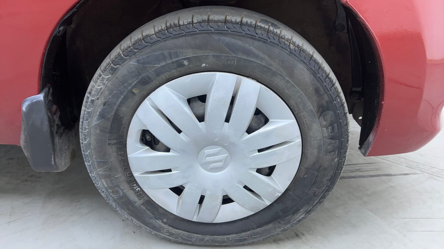 Used 2016 Maruti Suzuki Alto 800 LXi Petrol Manual tyres RIGHT FRONT TYRE RIM VIEW