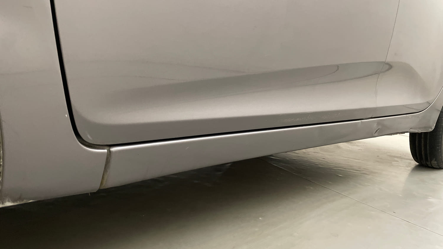 Used 2013 Hyundai Eon Magna Petrol Manual dents MINOR SCRATCH