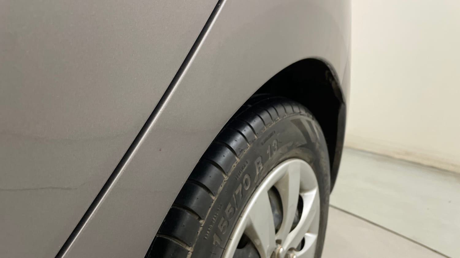 Used 2013 Hyundai Eon Magna Petrol Manual dents MINOR DENT