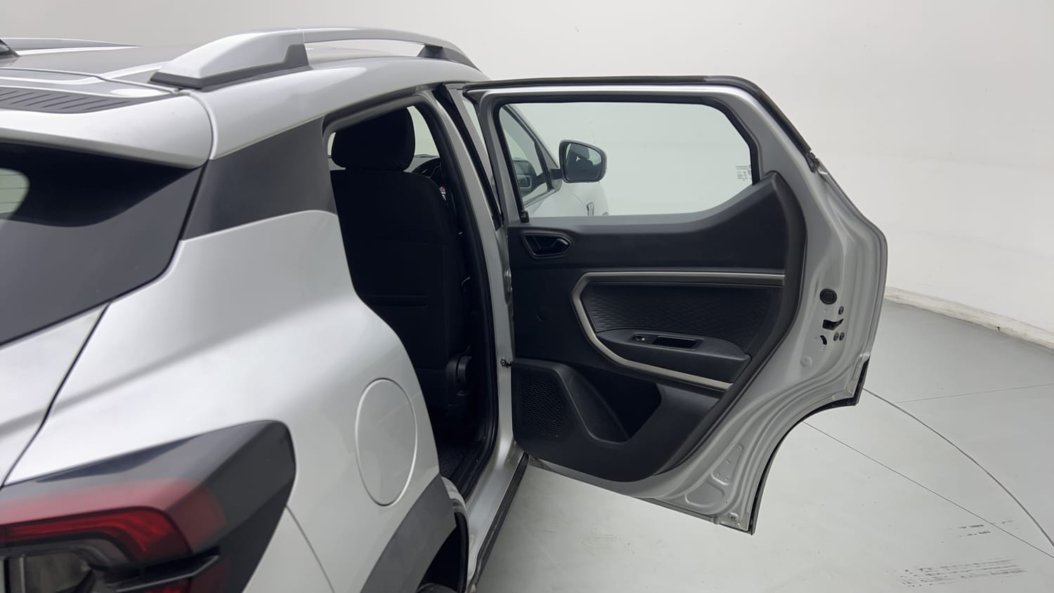 Used 2021 Renault Kiger RXZ 1.0 Turbo MT Petrol Manual interior RIGHT REAR DOOR OPEN VIEW