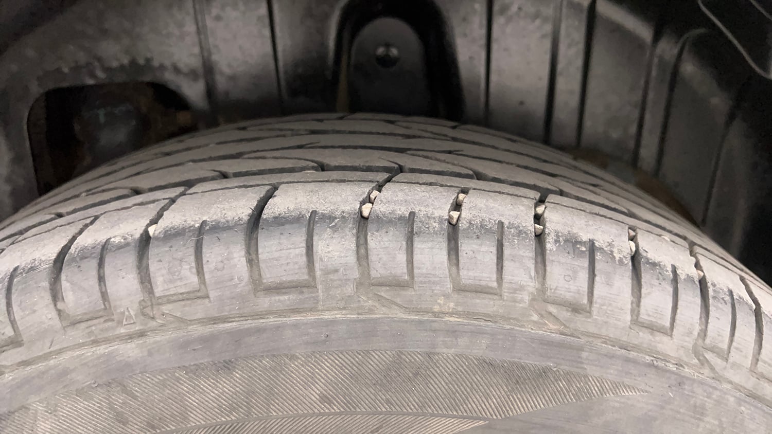 Used 2023 Mahindra XUV 300 W8 (O) 1.2 Petrol AMT Petrol Automatic tyres LEFT REAR TYRE TREAD VIEW
