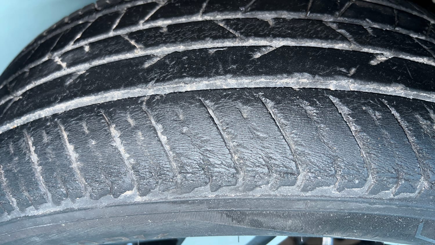 Used 2021 Renault Kiger RXZ 1.0 Turbo MT Petrol Manual tyres RIGHT REAR TYRE TREAD VIEW