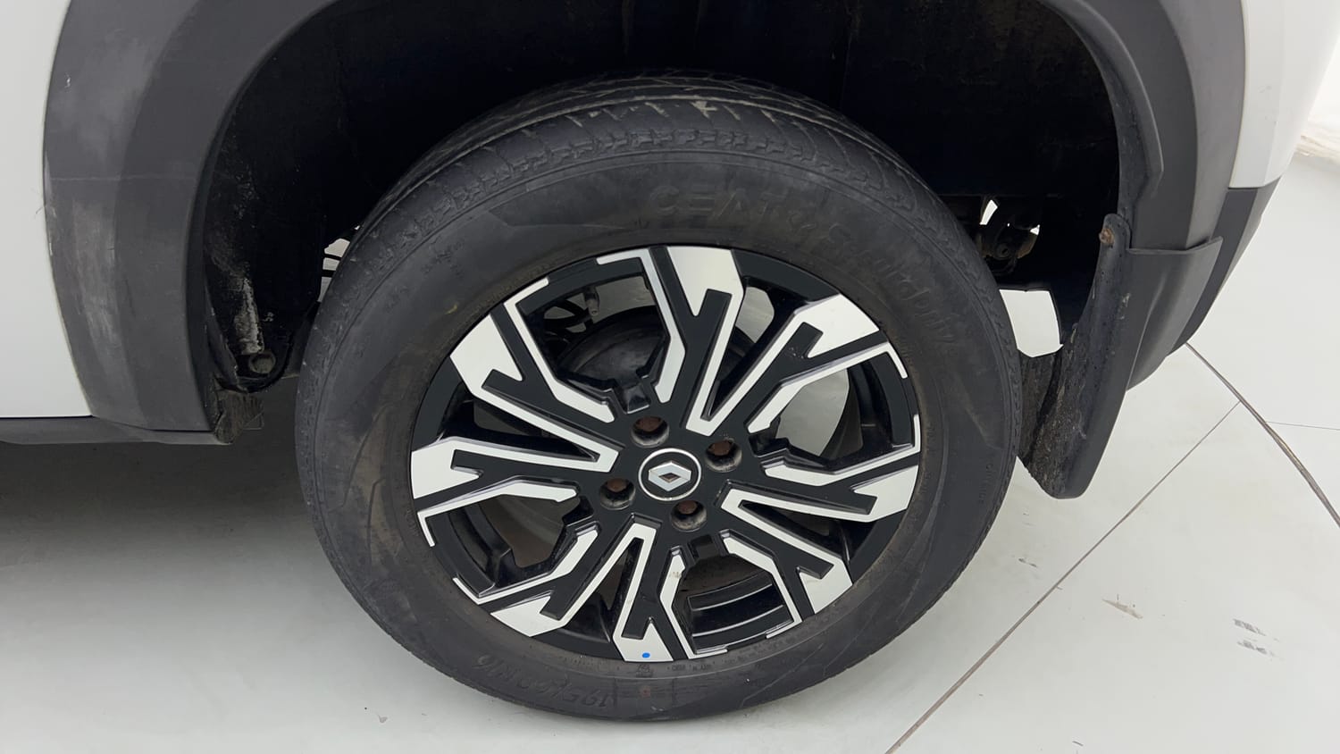 Used 2021 Renault Kiger RXZ 1.0 Turbo MT Petrol Manual tyres LEFT REAR TYRE RIM VIEW