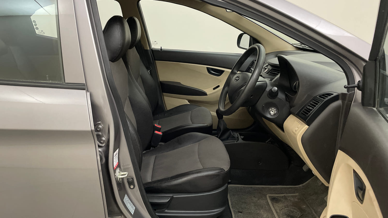 Used 2013 Hyundai Eon Magna Petrol Manual interior RIGHT SIDE FRONT DOOR CABIN VIEW