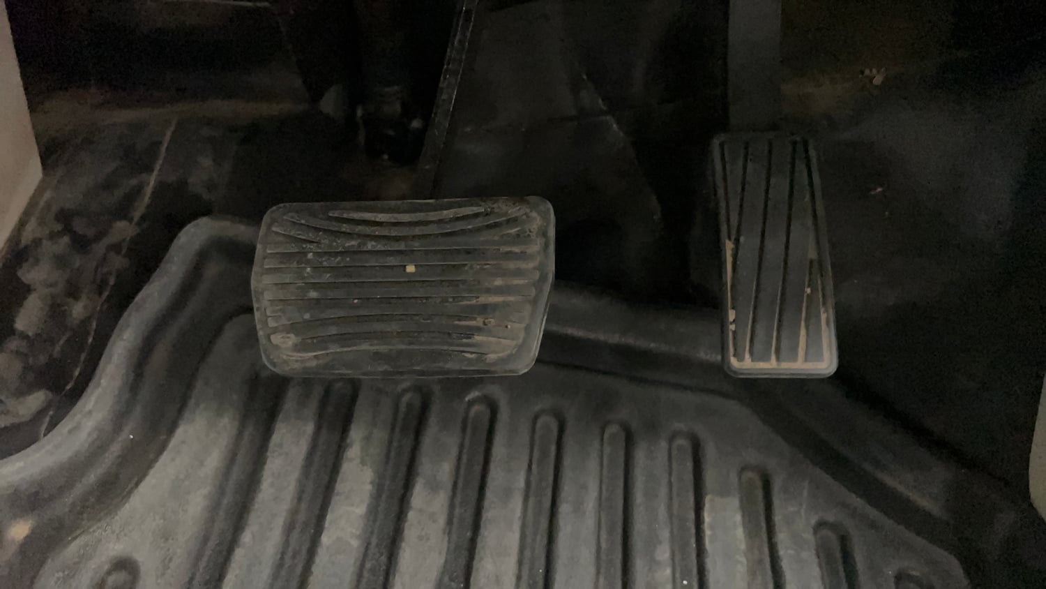 Used 2023 Mahindra XUV 300 W8 (O) 1.2 Petrol AMT Petrol Automatic interior PEDALS VIEW