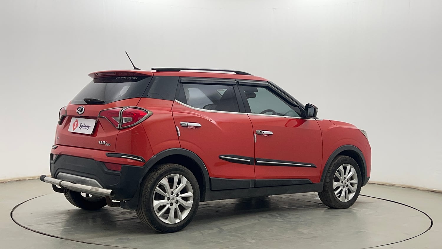 Used 2020 Mahindra XUV 300 W8 1.2 Petrol Petrol Manual exterior RIGHT REAR CORNER VIEW