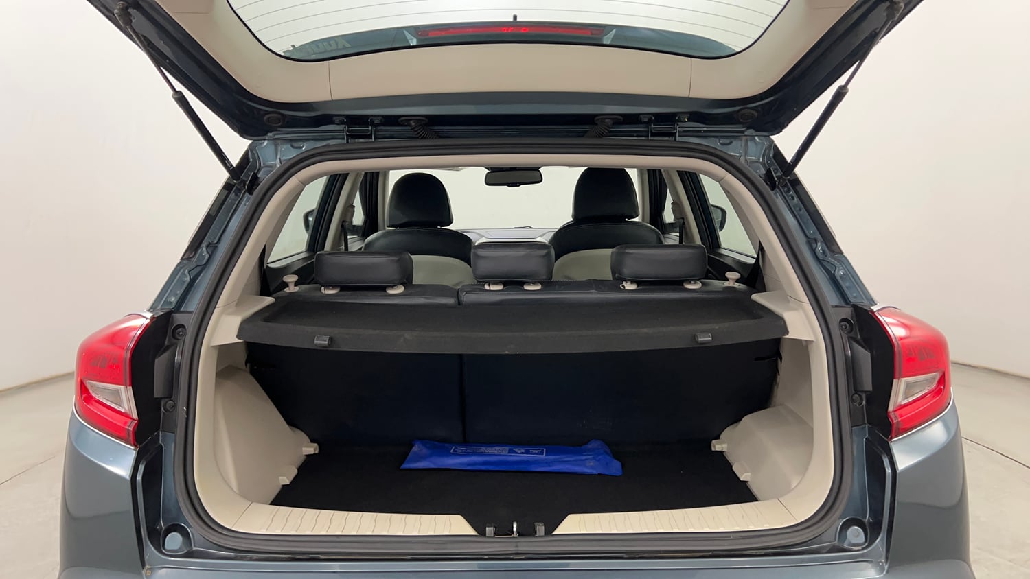 Used 2023 Mahindra XUV 300 W8 (O) 1.2 Petrol AMT Petrol Automatic interior DICKY INSIDE VIEW