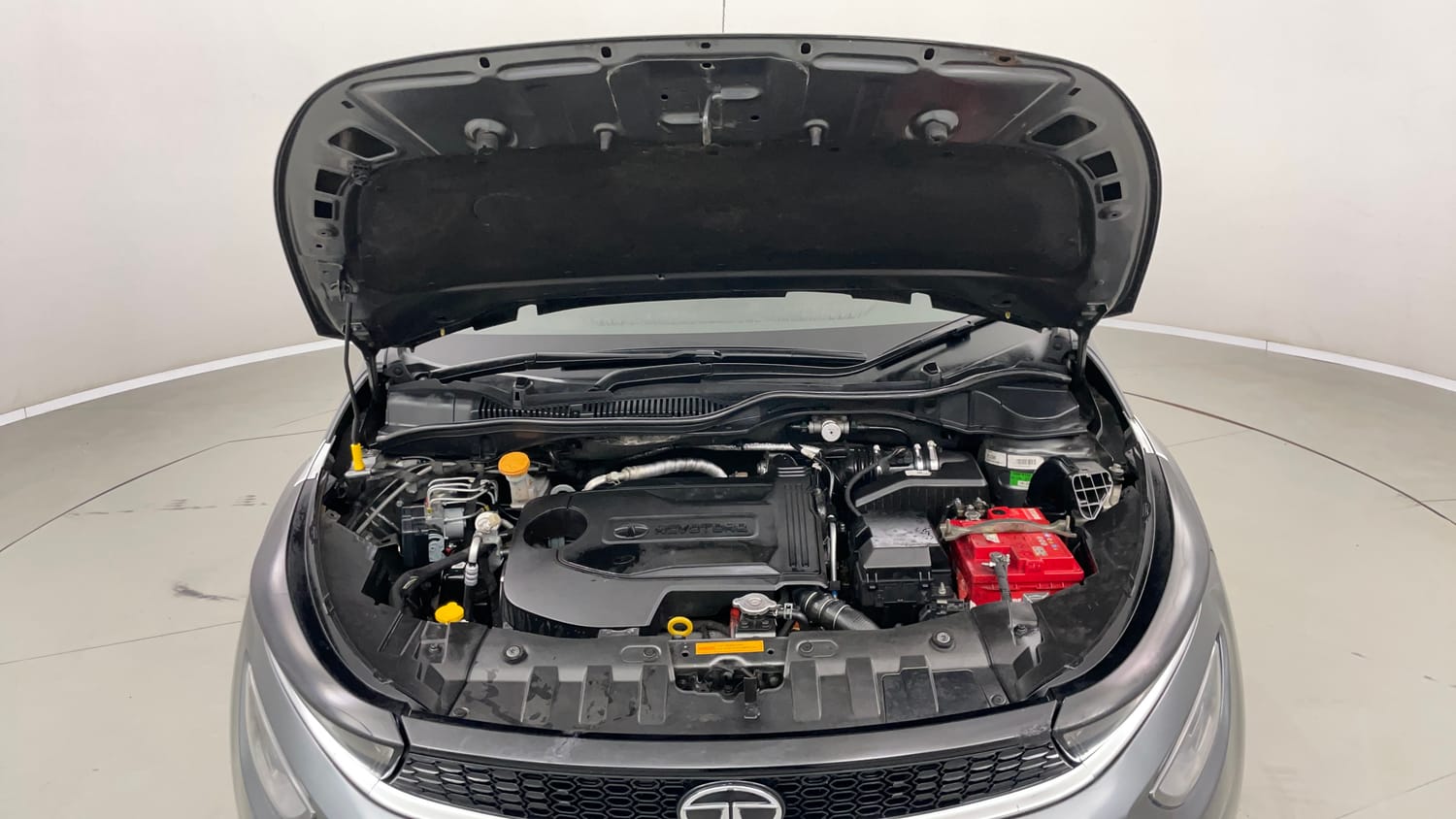 Used 2022 Tata Altroz XZ Plus Diesel Diesel Manual engine ENGINE & BONNET OPEN FRONT VIEW