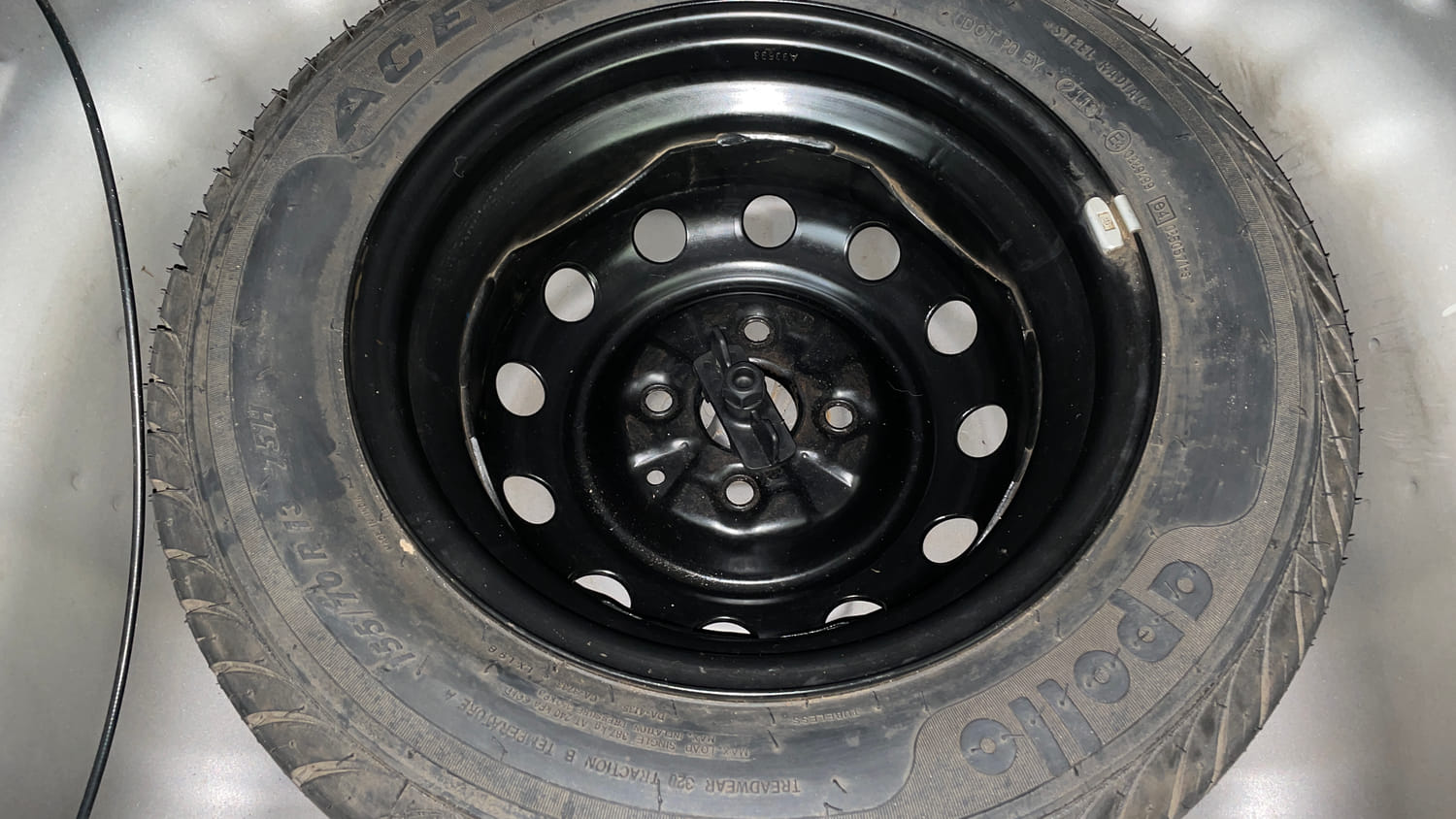 Used 2013 Hyundai Eon Magna Petrol Manual tyres SPARE TYRE VIEW