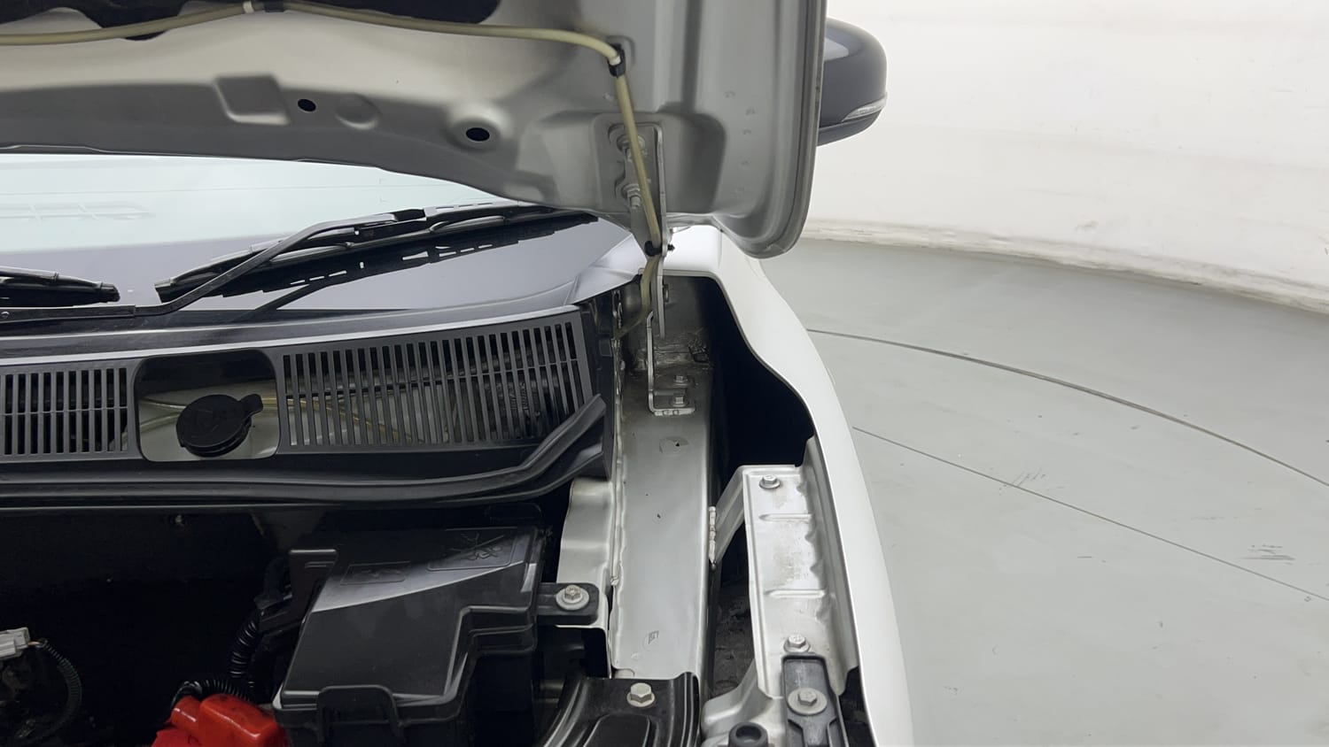 Used 2021 Renault Kiger RXZ 1.0 Turbo MT Petrol Manual engine ENGINE LEFT SIDE HINGE & APRON VIEW