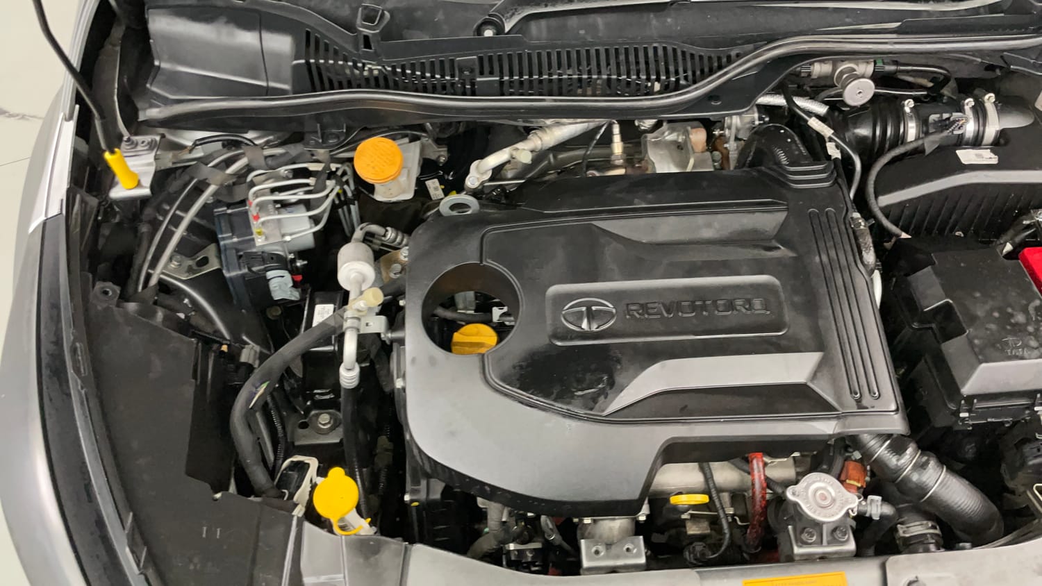 Used 2022 Tata Altroz XZ Plus Diesel Diesel Manual engine ENGINE RIGHT SIDE VIEW