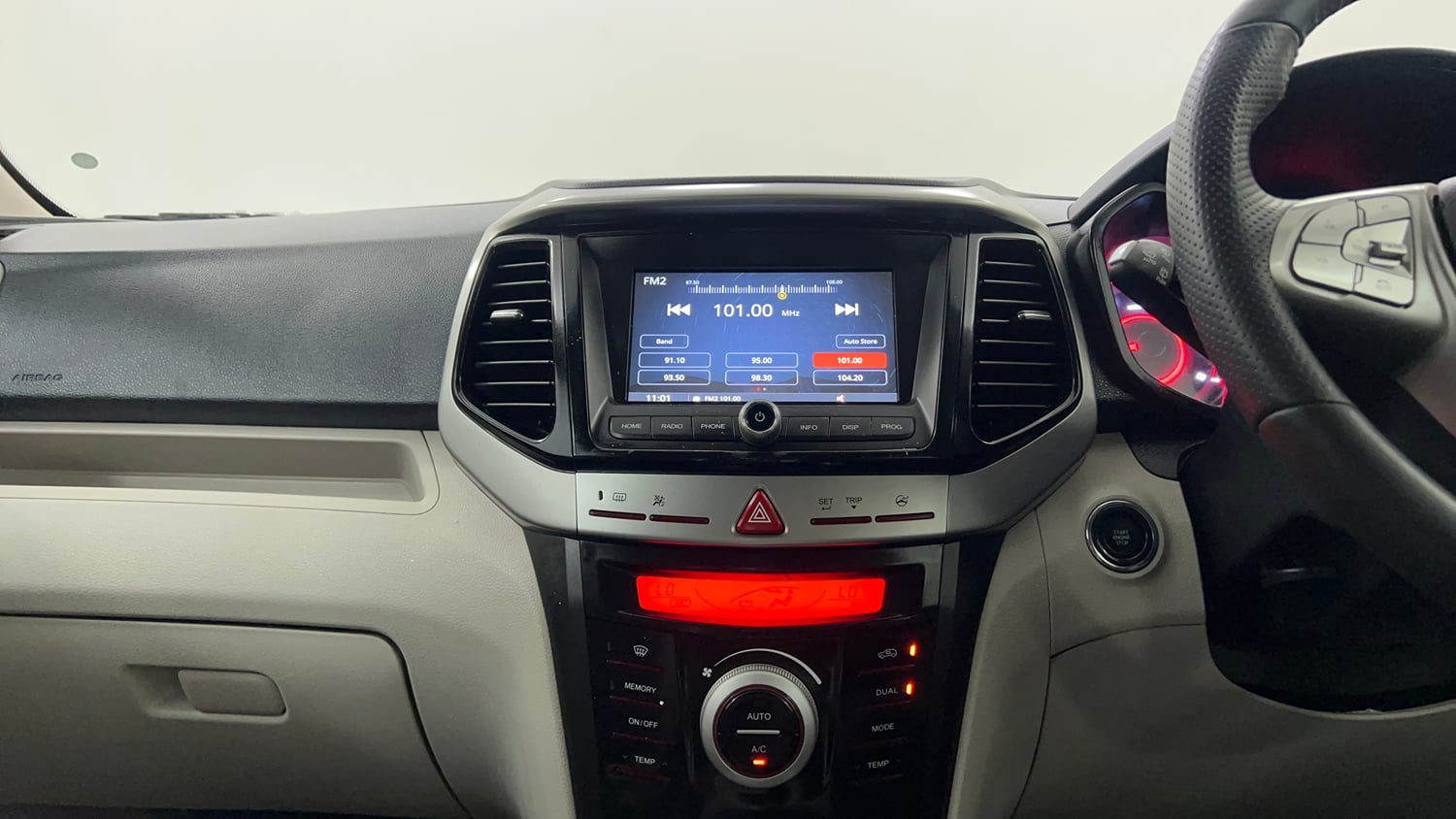 Used 2023 Mahindra XUV 300 W8 (O) 1.2 Petrol AMT Petrol Automatic interior MUSIC SYSTEM & AC CONTROL VIEW