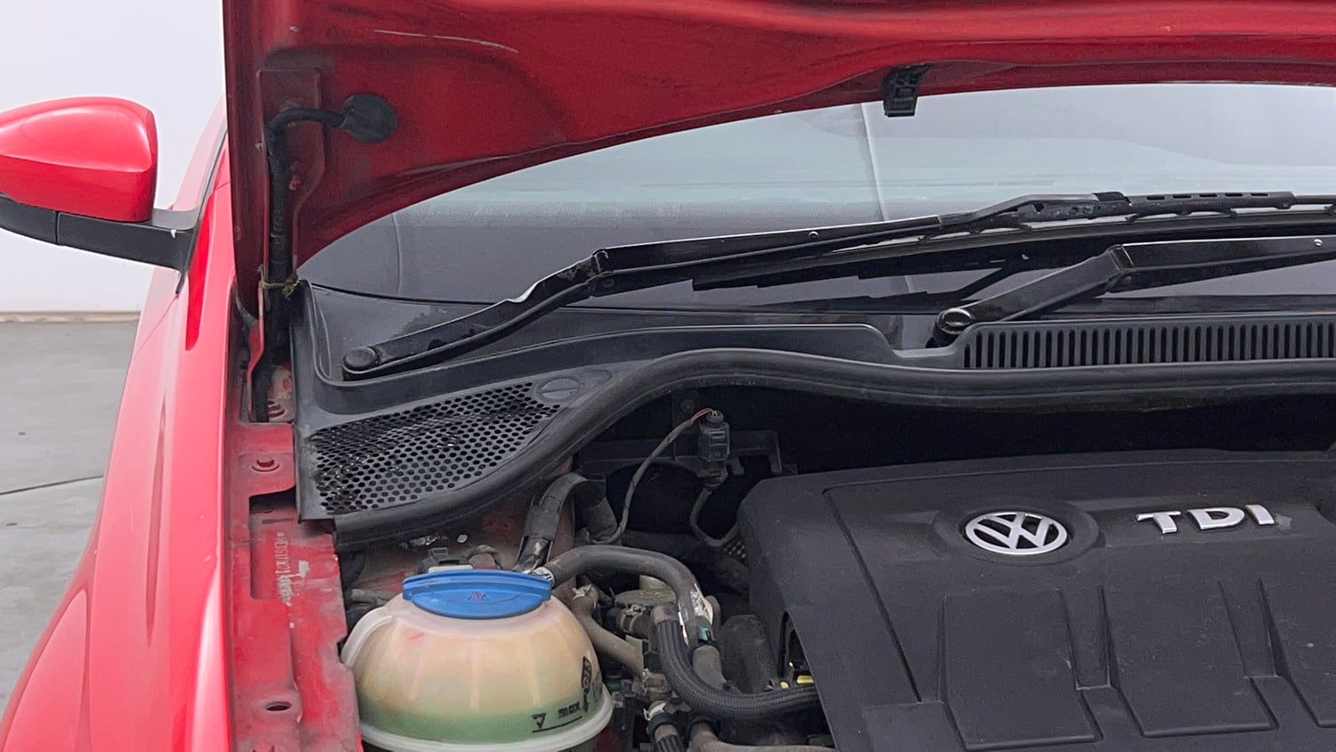 Used 2018 Volkswagen Polo Comfortline 1.5L (D) Diesel Manual engine ENGINE RIGHT SIDE HINGE & APRON VIEW