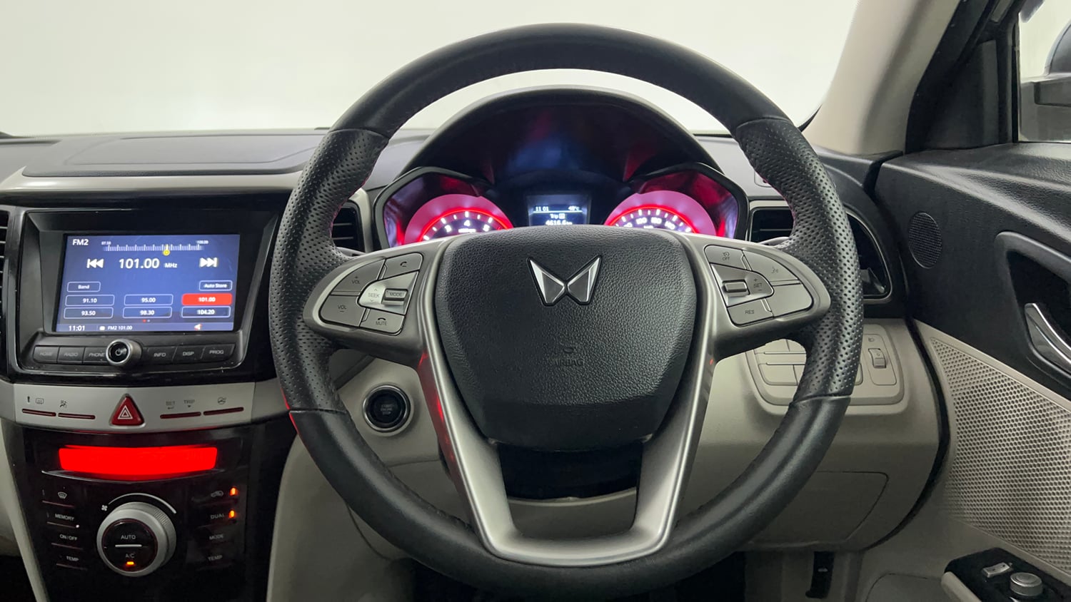 Used 2023 Mahindra XUV 300 W8 (O) 1.2 Petrol AMT Petrol Automatic interior STEERING VIEW
