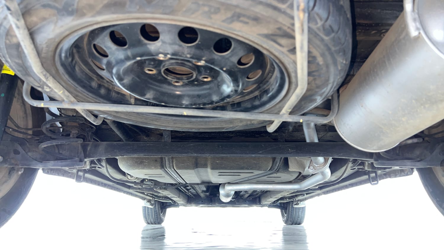 Used 2016 Maruti Suzuki Ertiga VXI AT Petrol Automatic extra REAR UNDERBODY VIEW (TAKEN FROM REAR)