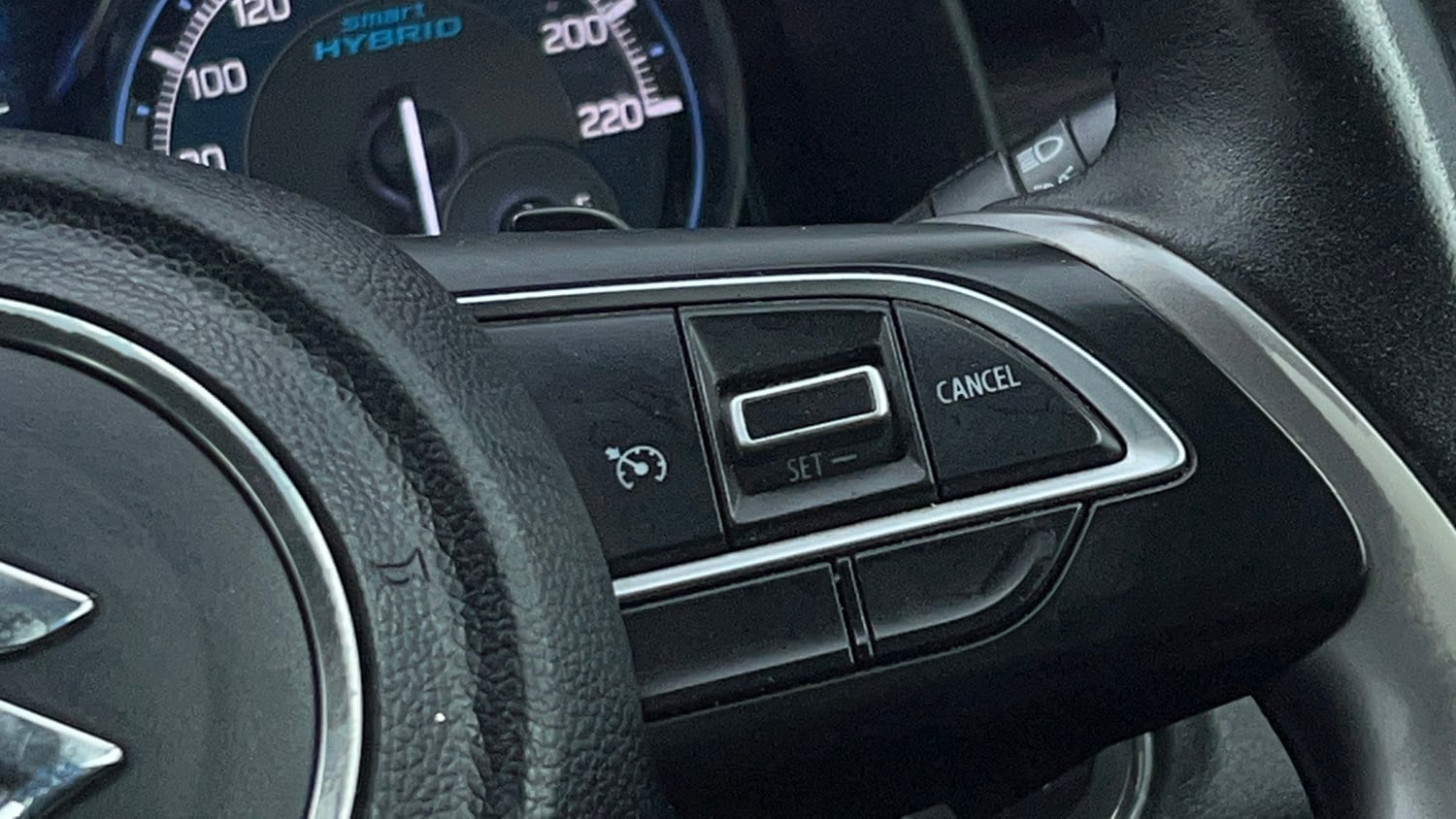 Used 2022 Maruti Suzuki XL6 Alpha Plus AT Petrol Petrol Automatic top_features Cruise control