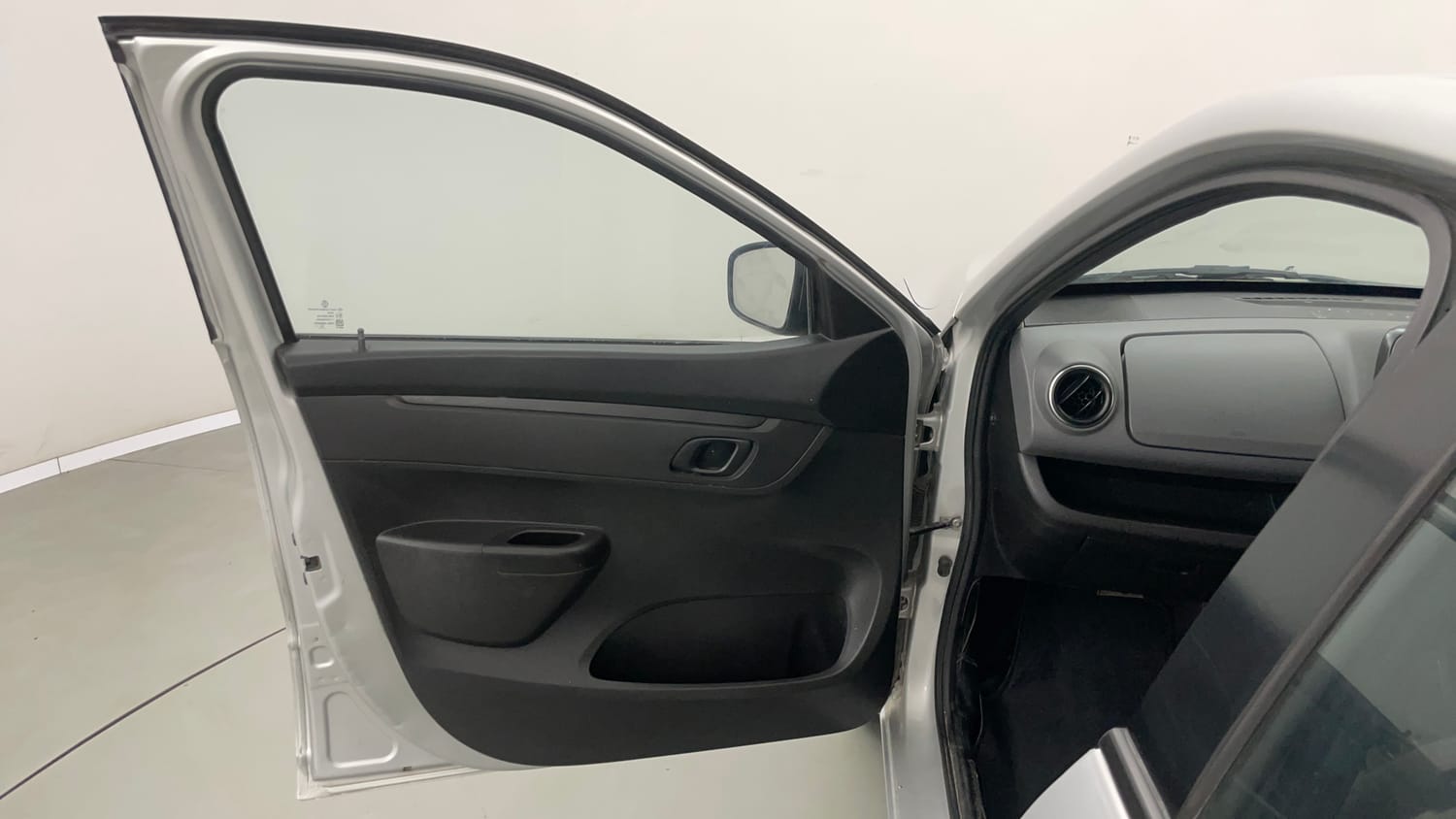 Used 2017 Renault Kwid 1.0 RXT Petrol Manual interior LEFT FRONT DOOR OPEN VIEW
