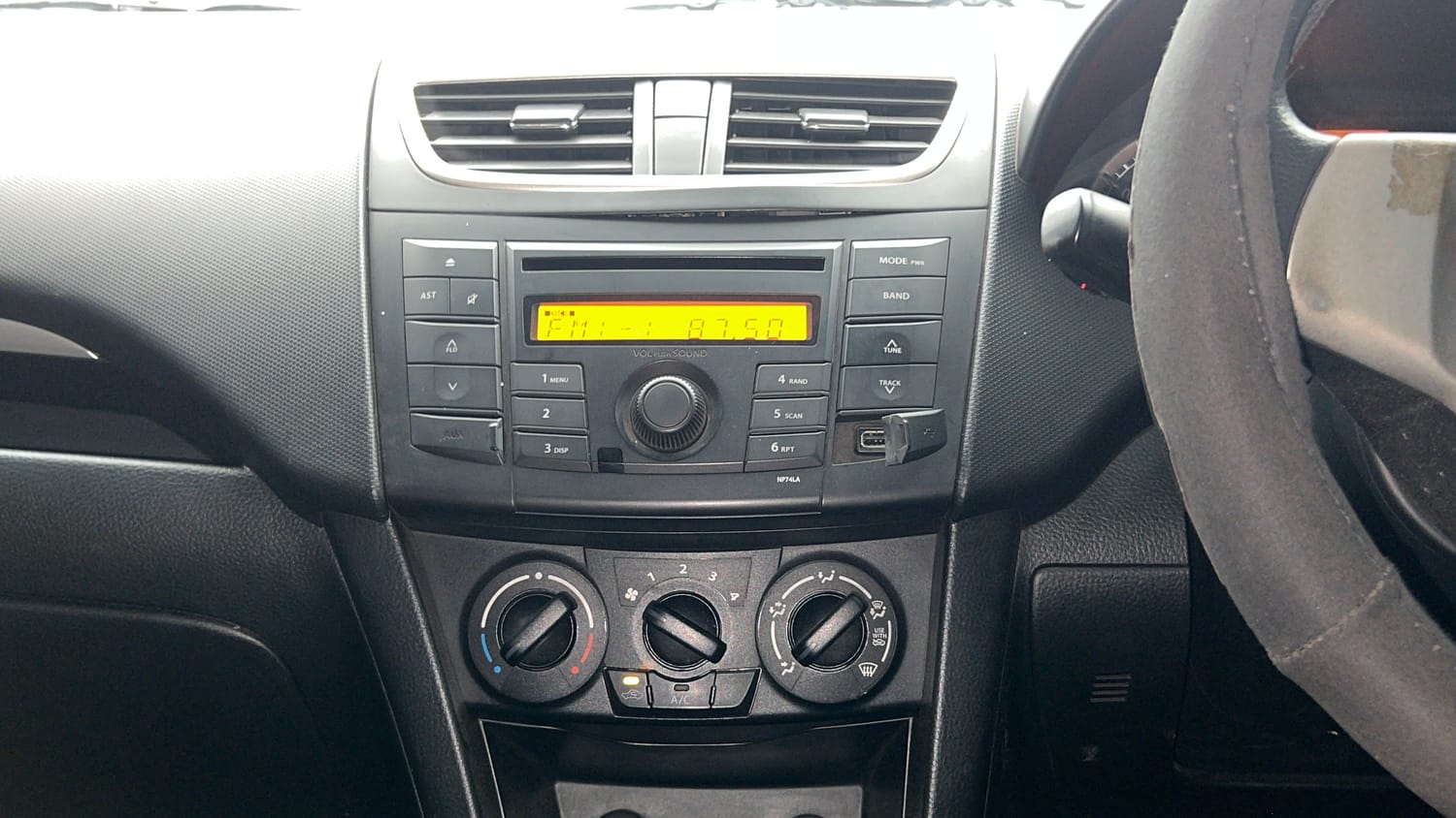 Used 2012 Maruti Suzuki Swift VXi Petrol Manual interior MUSIC SYSTEM & AC CONTROL VIEW
