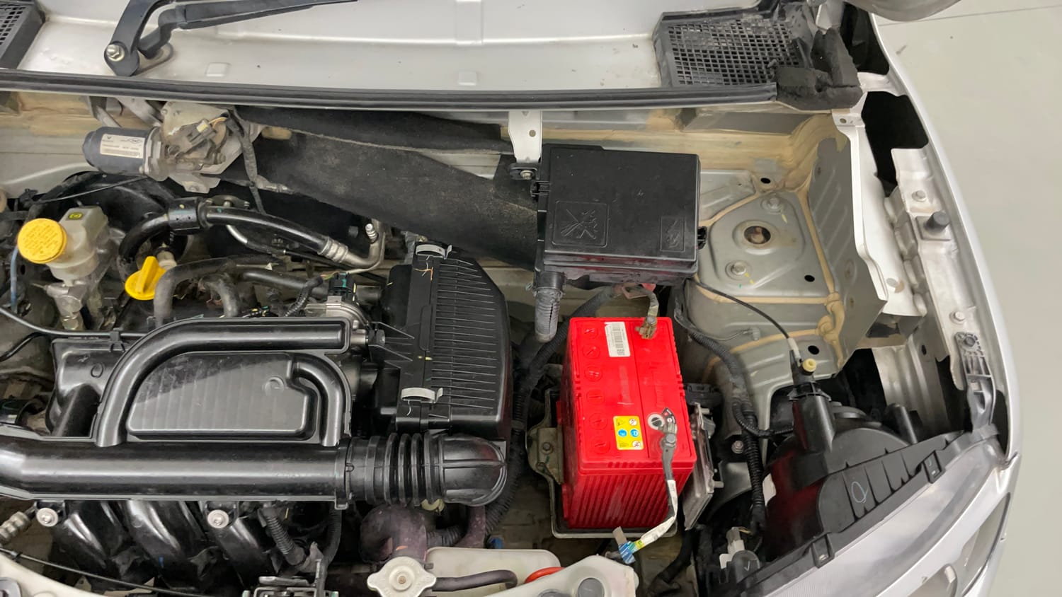 Used 2017 Renault Kwid 1.0 RXT Petrol Manual engine ENGINE LEFT SIDE VIEW