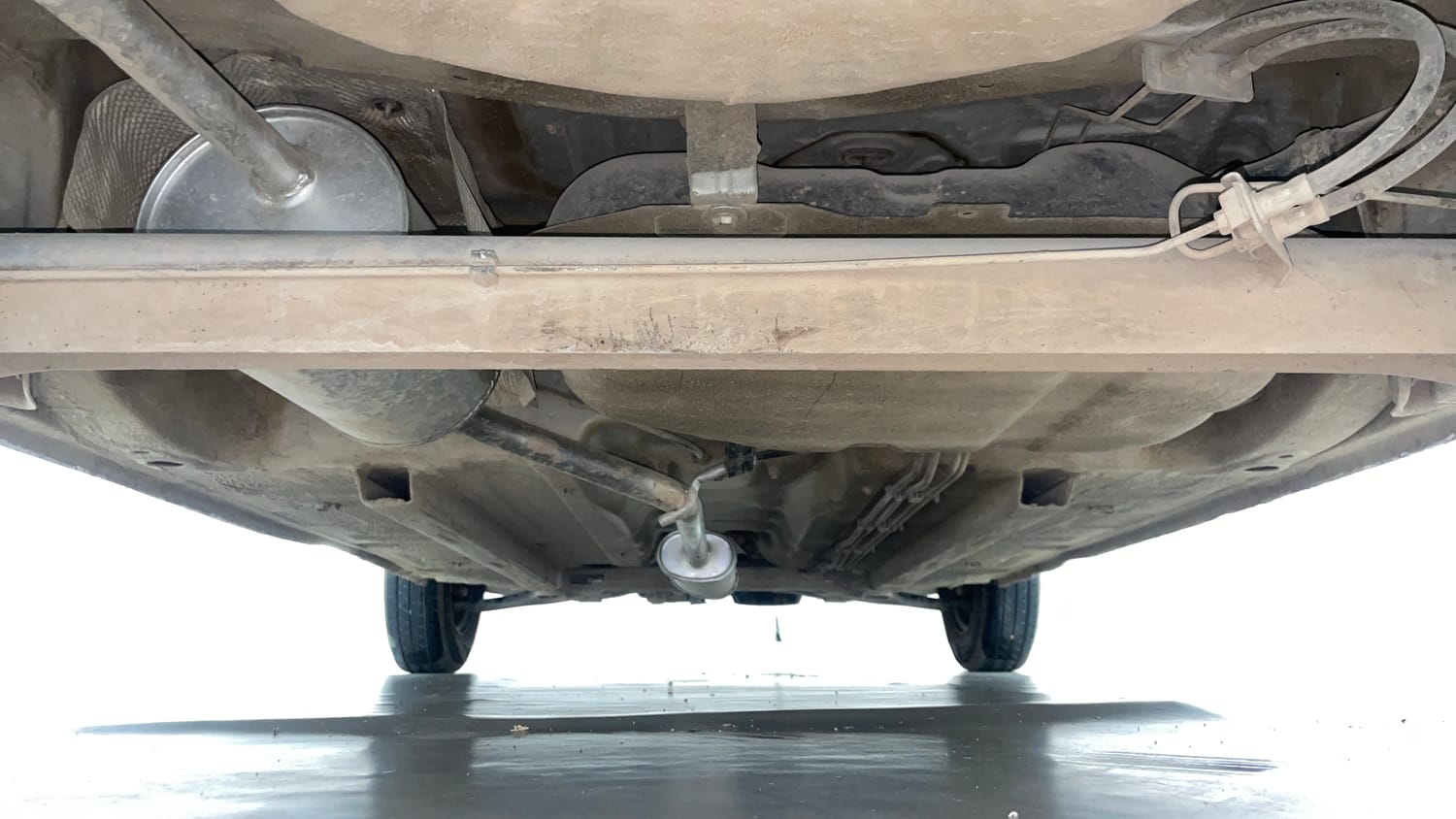 Used 2017 Renault Kwid 1.0 RXT Petrol Manual extra REAR UNDERBODY VIEW (TAKEN FROM REAR)