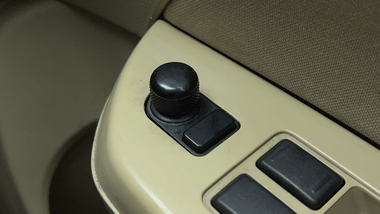 Used 2015 Maruti Suzuki Swift Dzire VXI Petrol Manual top_features Adjustable ORVM