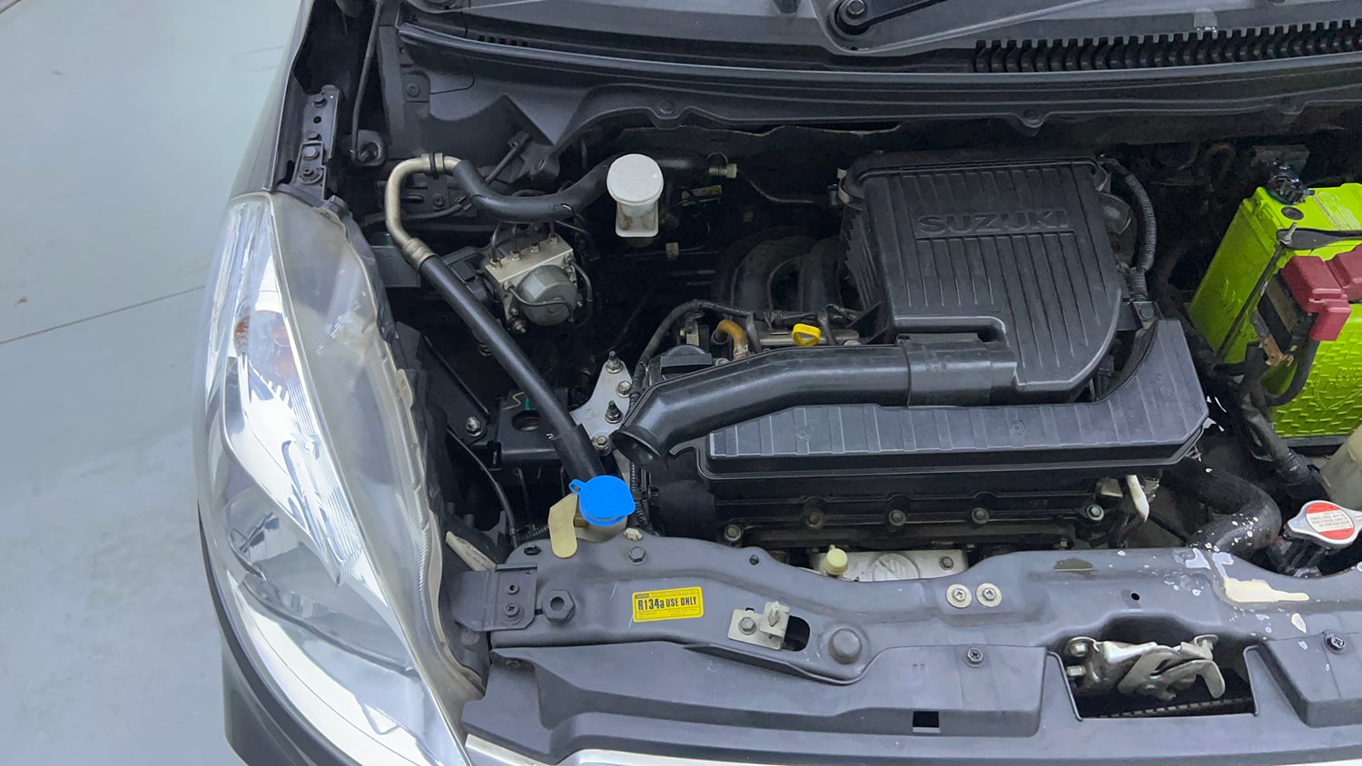 Used 2016 Maruti Suzuki Ertiga VXI AT Petrol Automatic engine ENGINE RIGHT SIDE VIEW