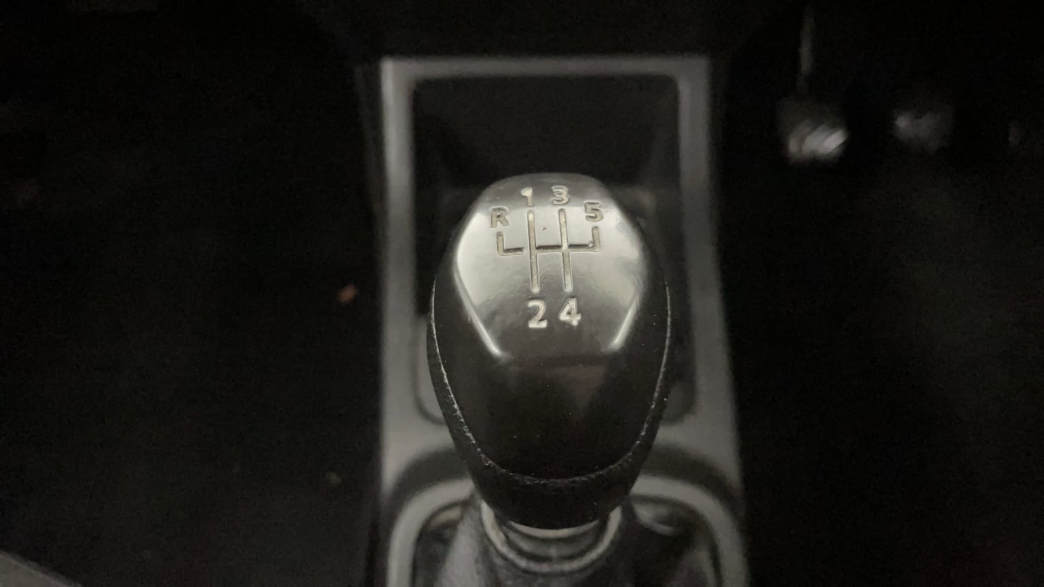 Used 2017 Renault Kwid 1.0 RXT Petrol Manual interior GEAR  KNOB VIEW