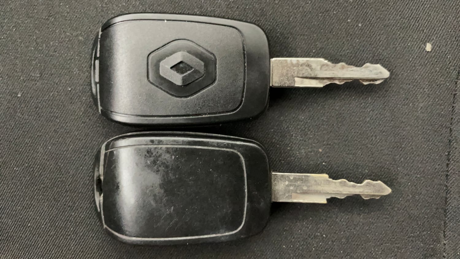 Used 2017 Renault Kwid 1.0 RXT Petrol Manual extra CAR KEY VIEW