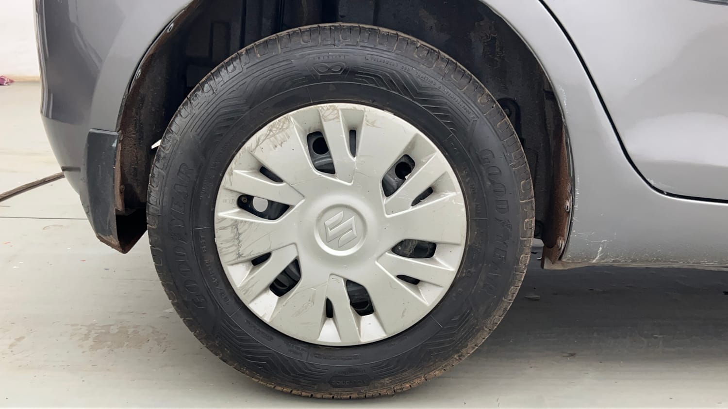 Used 2012 Maruti Suzuki Swift VXi Petrol Manual tyres RIGHT REAR TYRE RIM VIEW