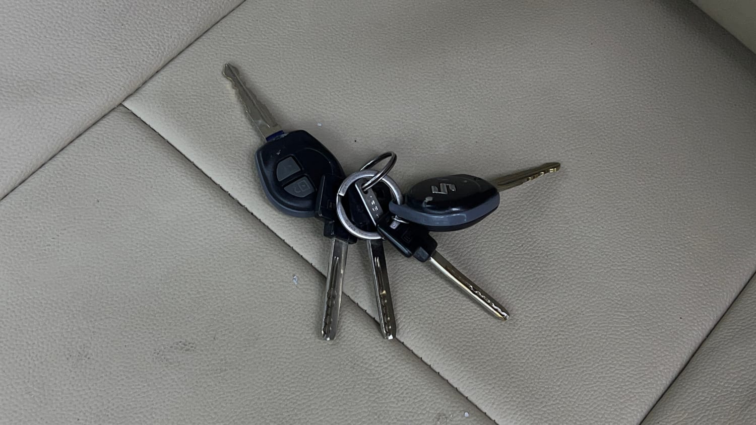 Used 2015 Maruti Suzuki Swift Dzire VXI Petrol Manual extra CAR KEY VIEW