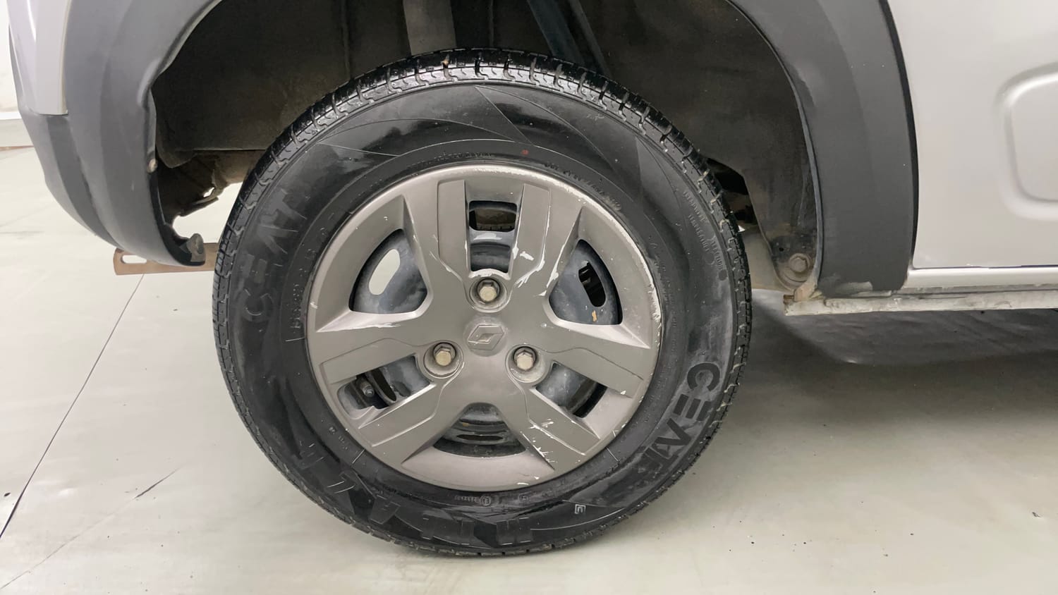 Used 2017 Renault Kwid 1.0 RXT Petrol Manual tyres RIGHT REAR TYRE RIM VIEW