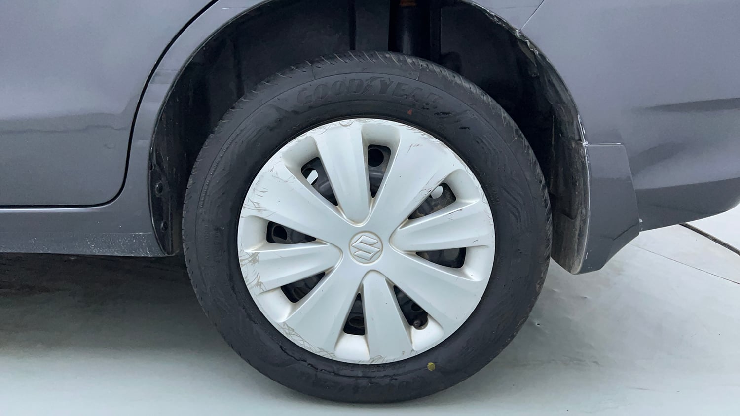 Used 2016 Maruti Suzuki Ertiga VXI AT Petrol Automatic tyres LEFT REAR TYRE RIM VIEW