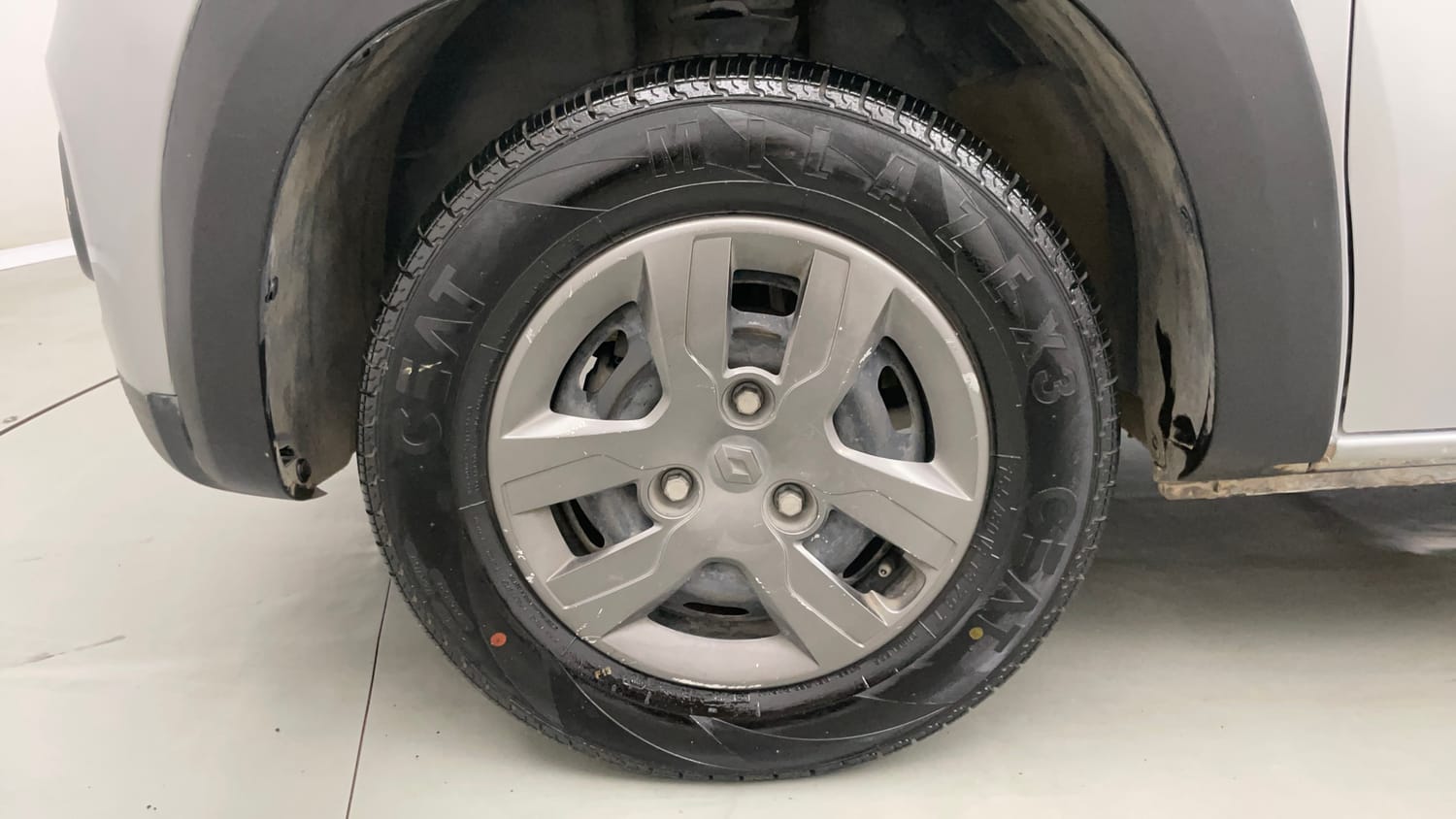 Used 2017 Renault Kwid 1.0 RXT Petrol Manual tyres LEFT FRONT TYRE RIM VIEW