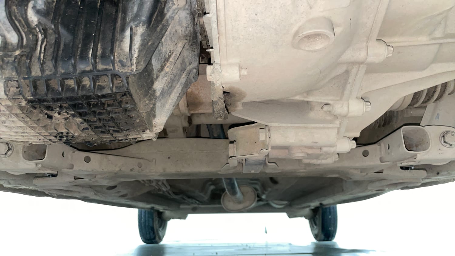 Used 2017 Renault Kwid 1.0 RXT Petrol Manual extra FRONT LEFT UNDERBODY VIEW